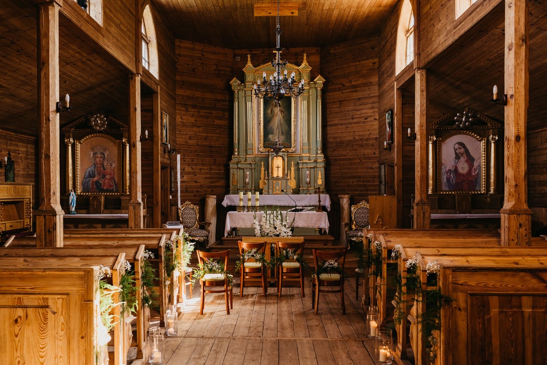 Minimalistyczna dekoracja kościoła 