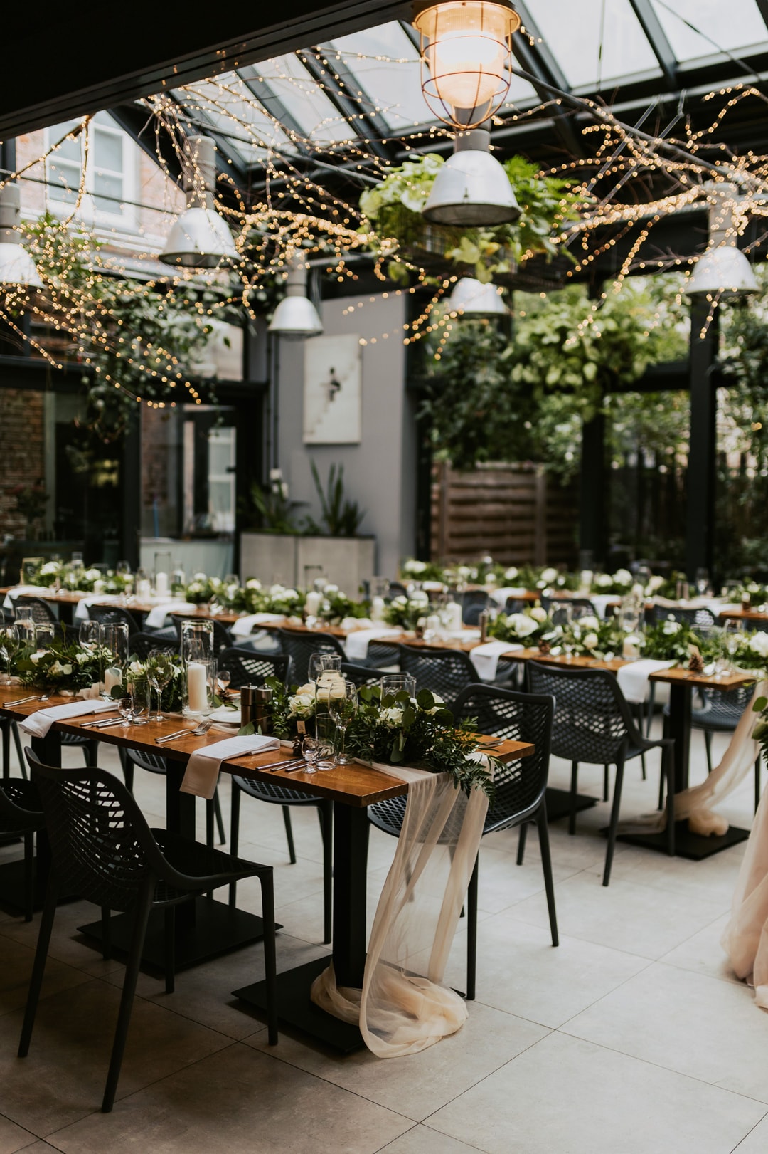 Styl greenery jako motyw przewodni wesela w Warszawie