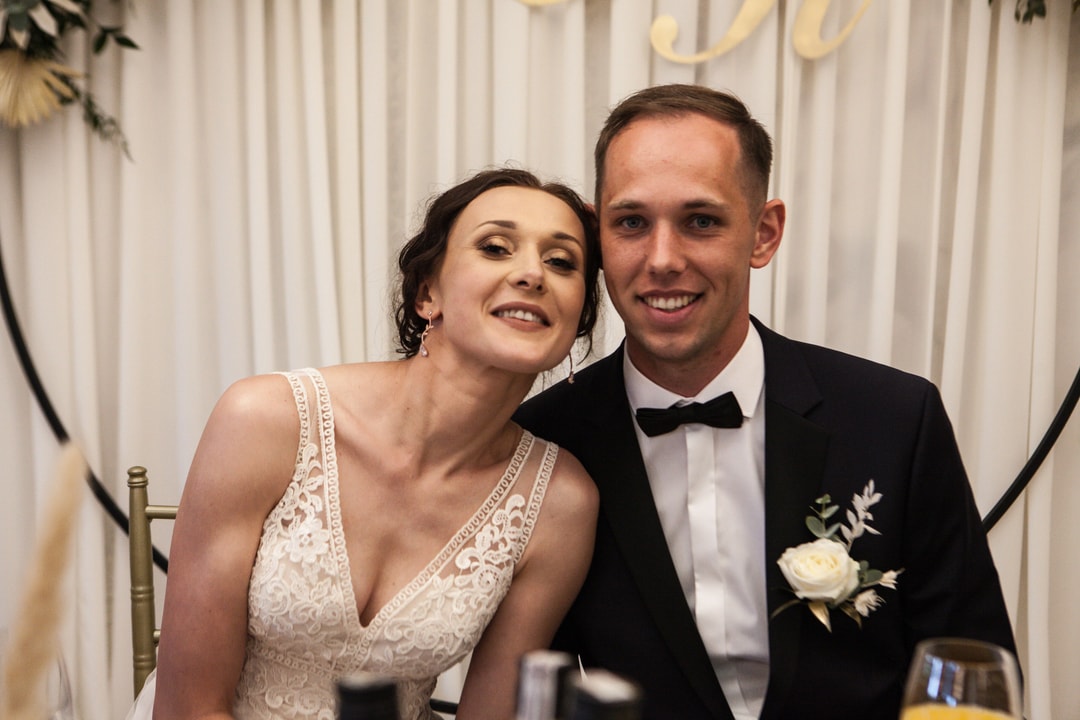 Butonierka z różą dla Pana Młodego