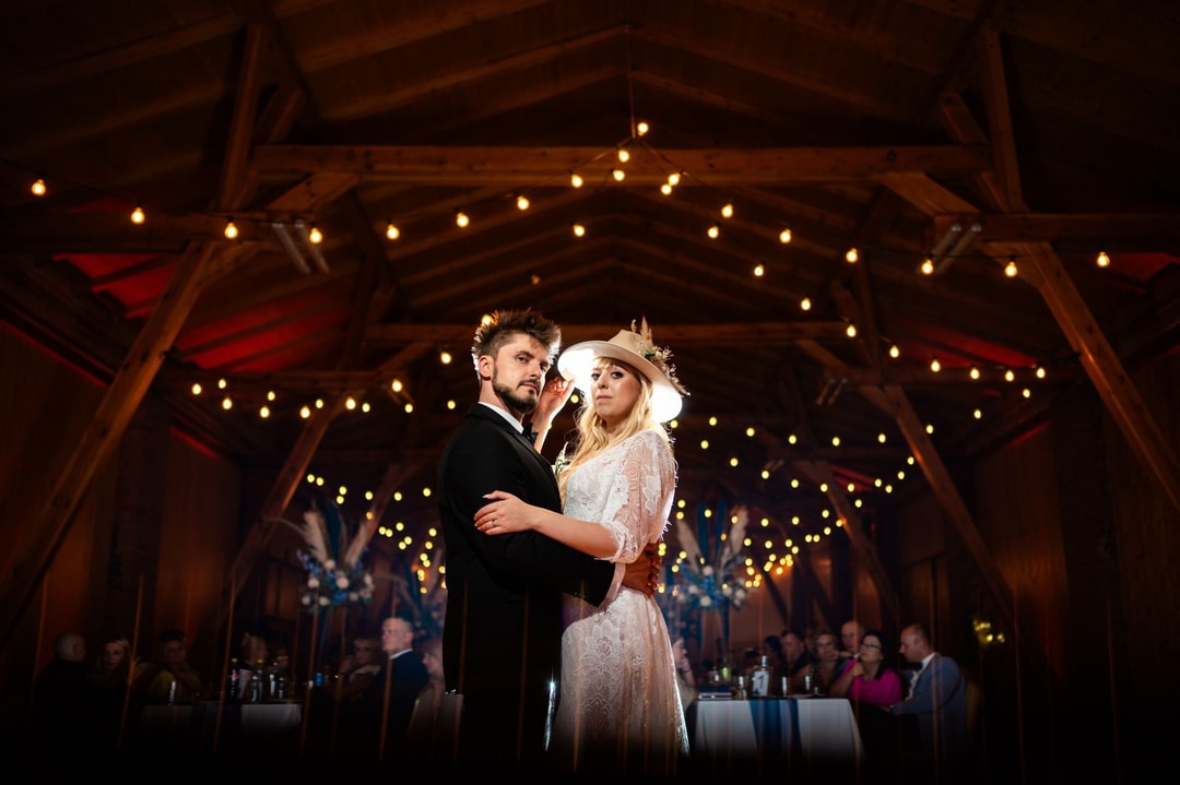 Dekoracja stodoły weselnej