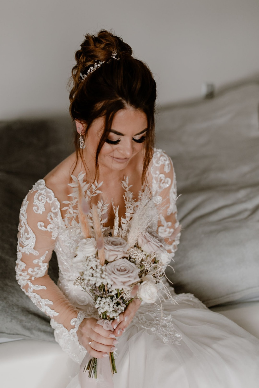 Bukiet ślubny z preparowanym ruskusem.