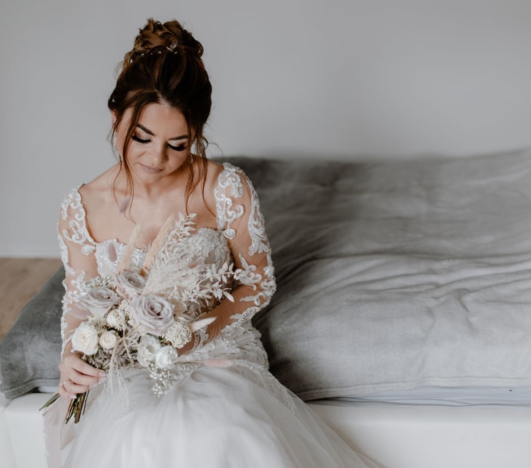 Trawy pampasowe w bukiecie Panny Młodej.