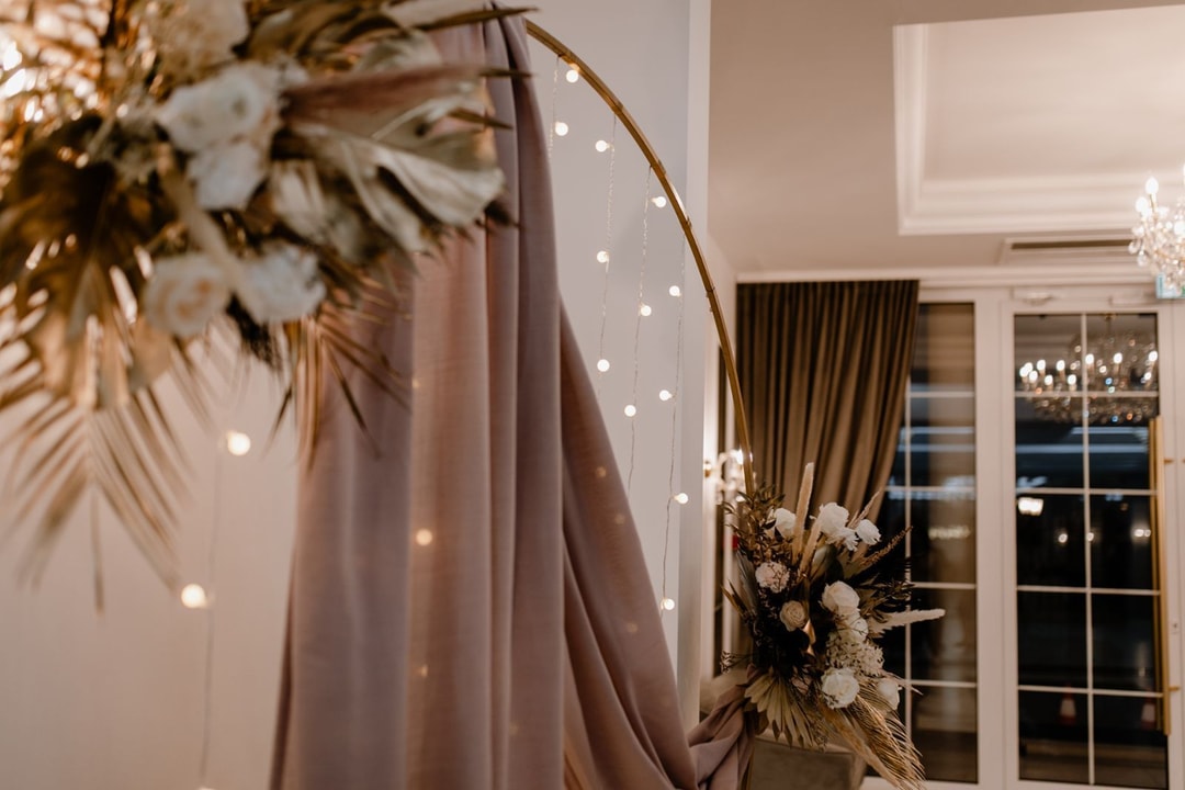 Kurtyna świetlna pięknie prezentuję się jako tło do zdjęć.