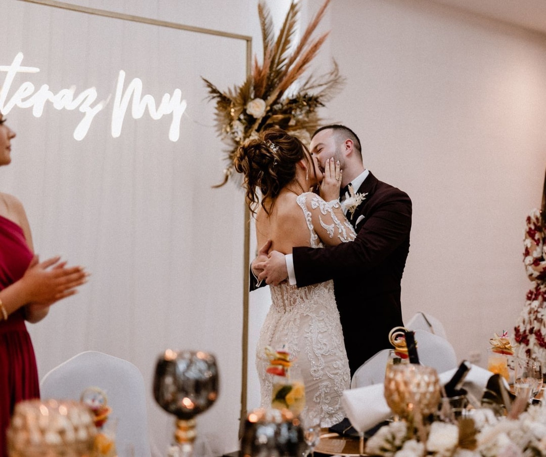 Ścianka weselna z efektem świetlnym.