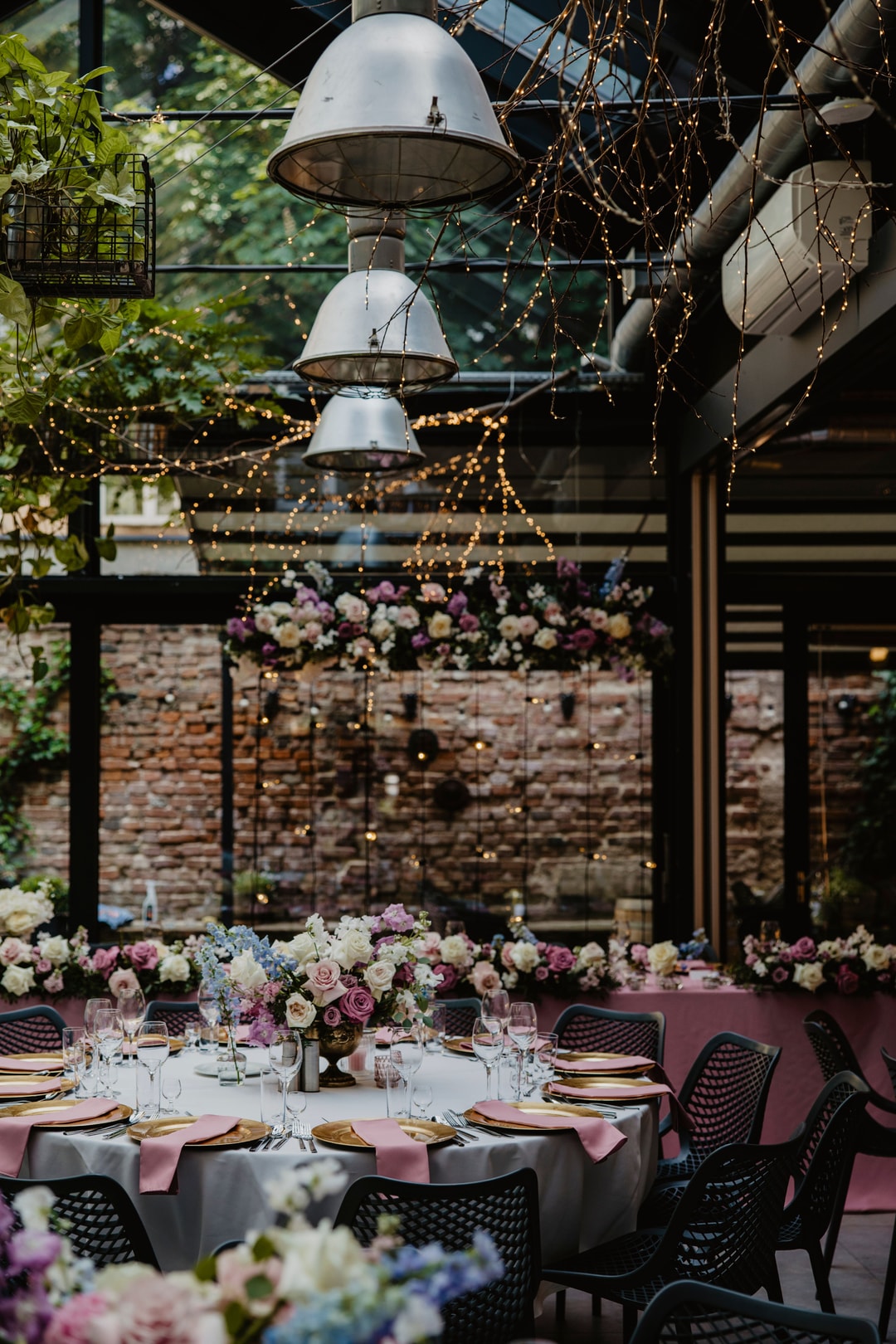 Dekoracja kwiatowa przyjęcia weselnego