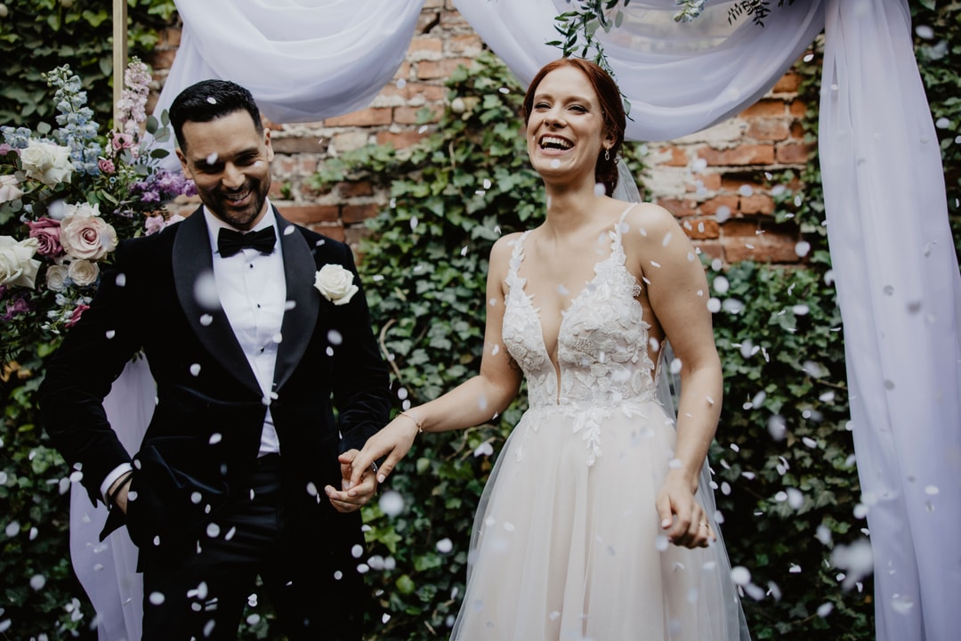 Para Młoda po ceremonii zaślubin