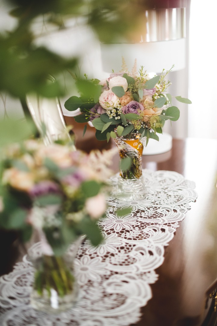 Bukiet ślubny z eukaliptusem i pięknymi różami
