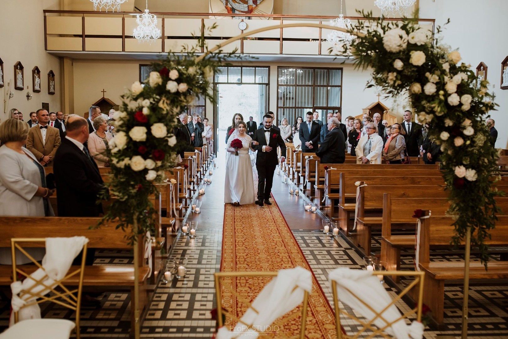 Kwiaty do kościoła na ślub